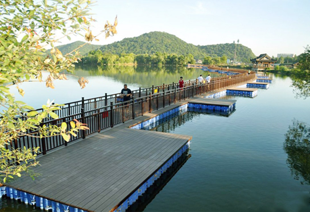 浙江杭州湘湖风景区高档浮桥