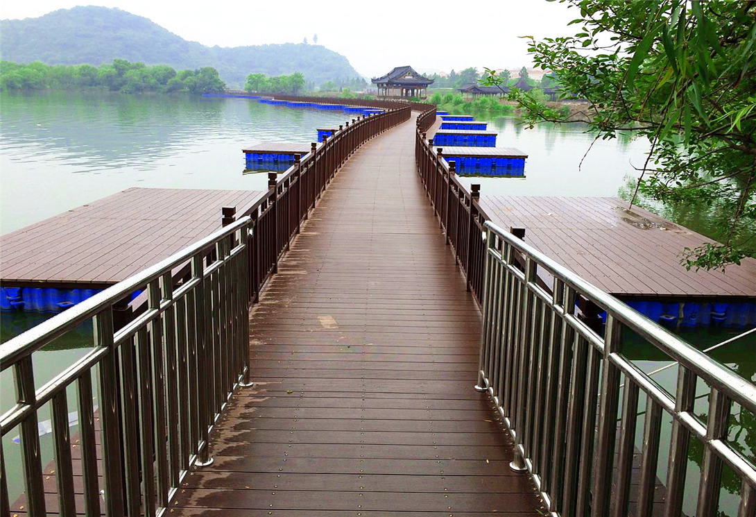 浙江杭州湘湖风景区高档浮桥