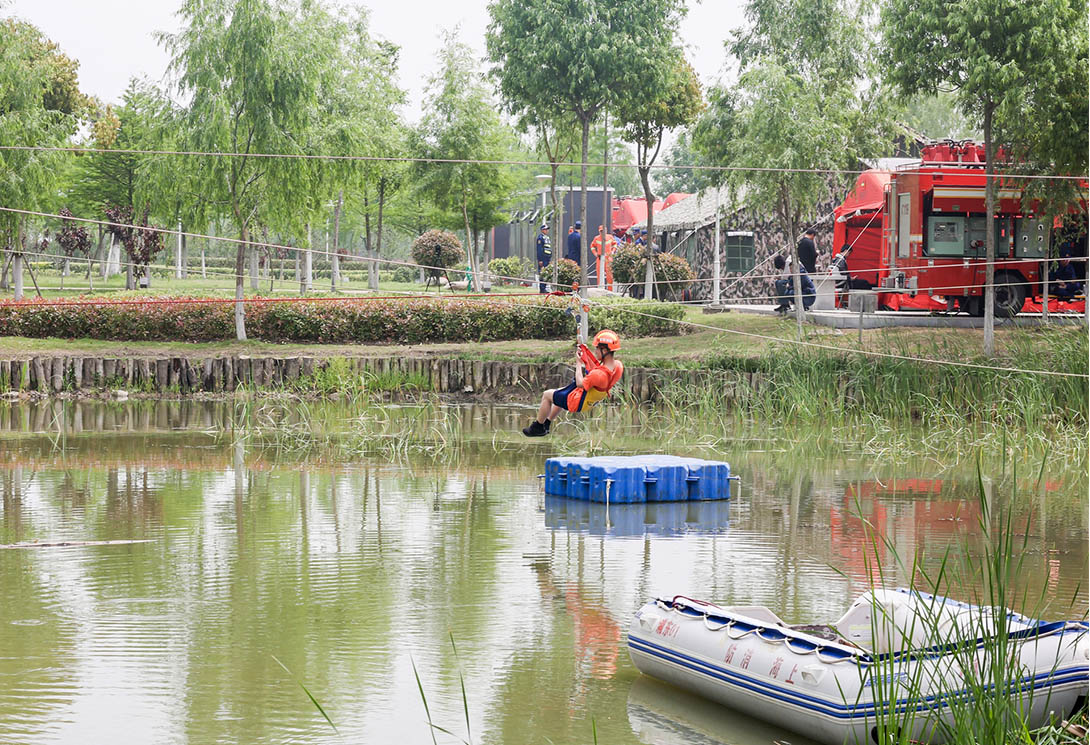 “便捷式水上移动医院”