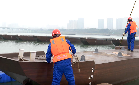 四川南充 “黄金江岸“江上大型钢结构浮船