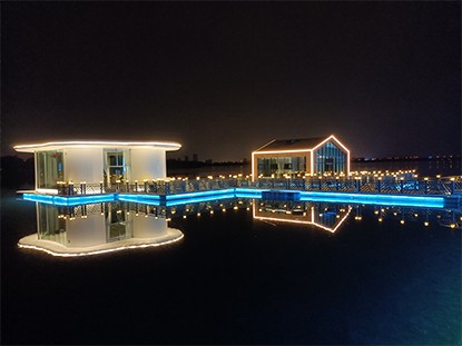 河北石家庄滹沱河水上餐厅夜景