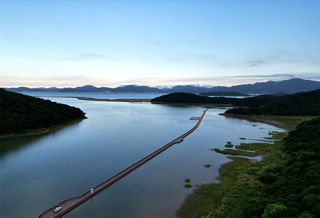 宁波海上3公里新一代行浸式车行景观浮桥