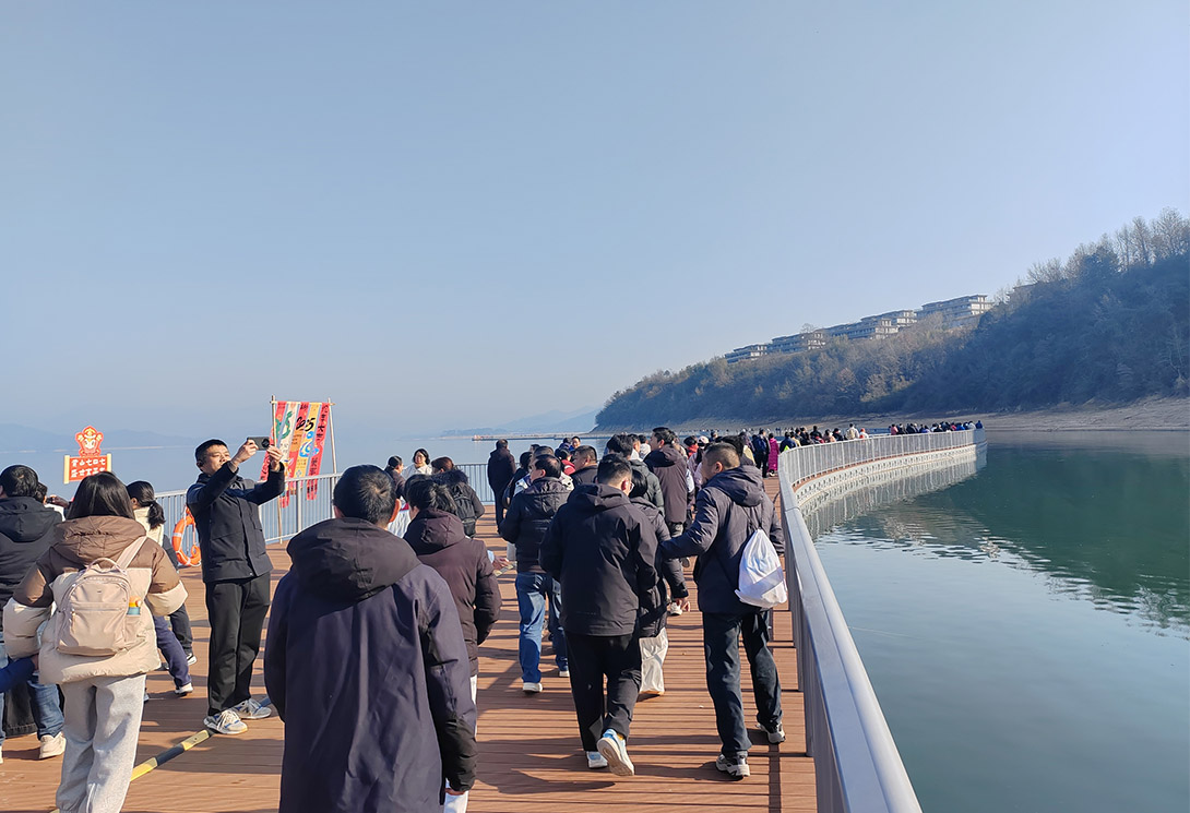 黄山区太平湖新一代文化景观主题浮桥