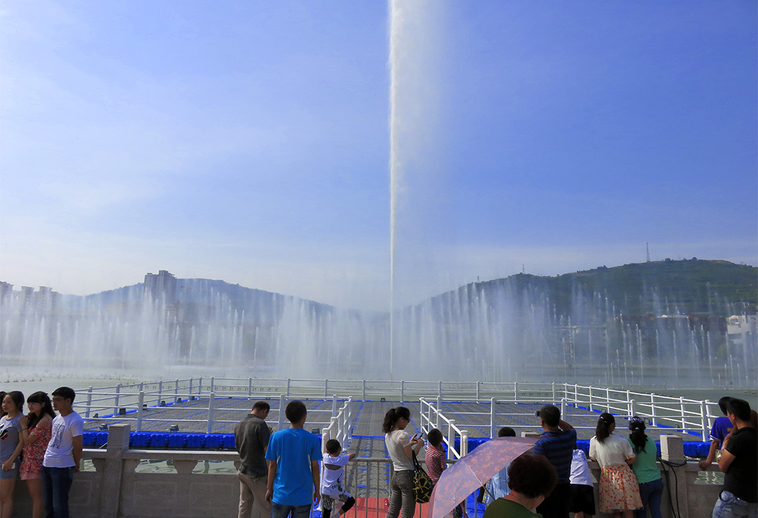 甘肃天水伏羲文化节水上舞台和大型喷泉