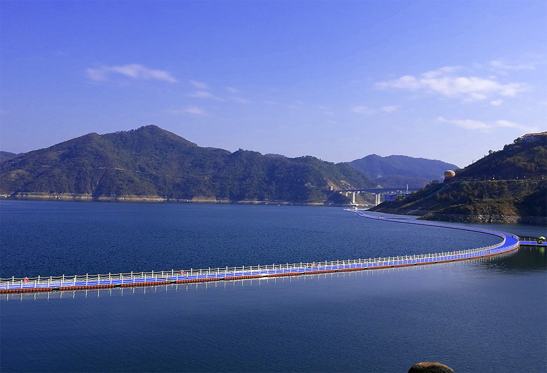 贵州罗甸水上大型漂浮走道