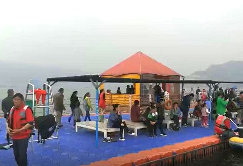 云南绥江县金沙江水上漂浮大型综合游乐园