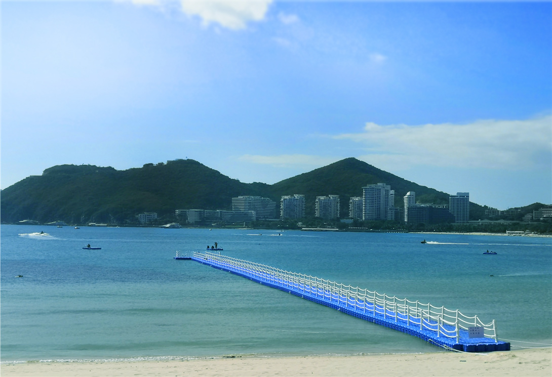 三亚海军基地海上漂浮游泳训练场