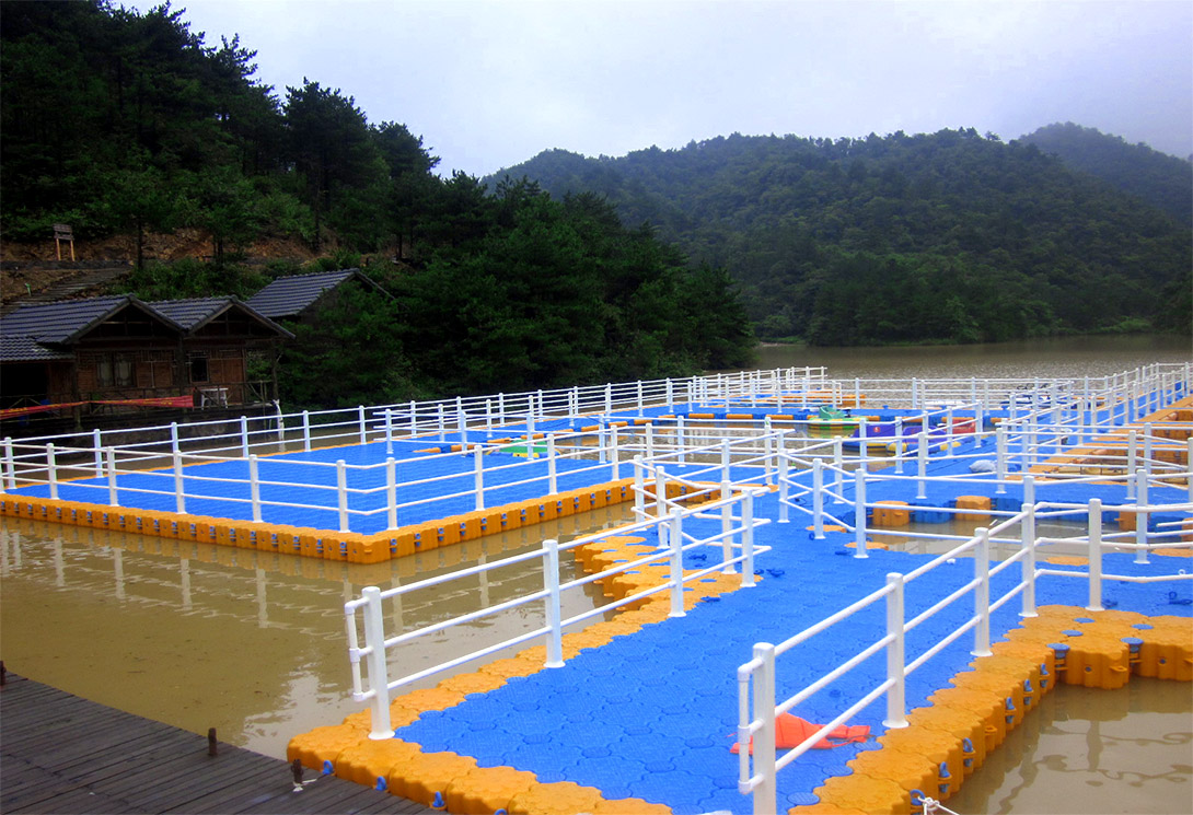 浙江临安大明湖山顶游泳池