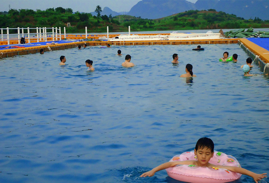 湖北水上漂浮游泳池