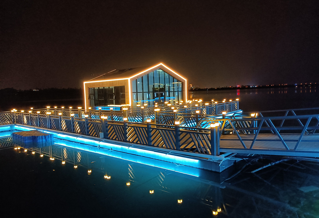 河北石家庄滹沱河景区高档水上漂浮餐厅