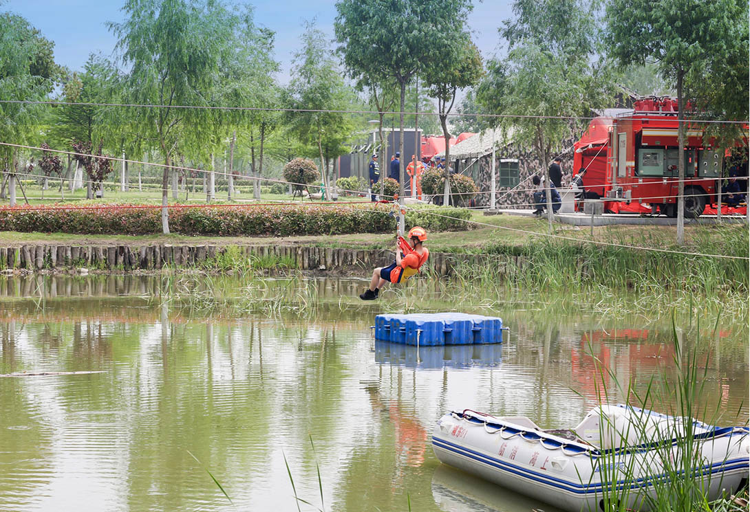 “便捷式水上移动医院”
