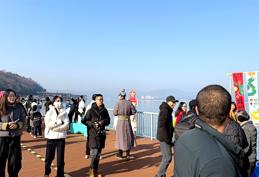 黄山区太平湖新一代文化景观主题浮桥