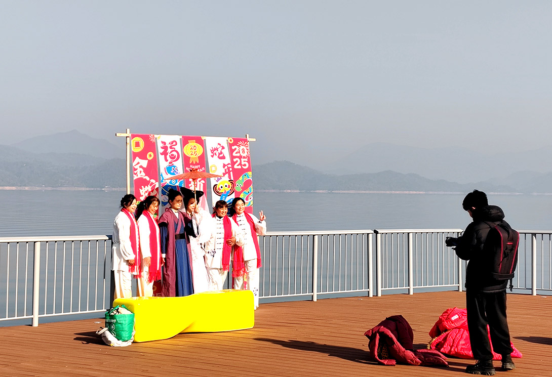 黄山区太平湖新一代文化景观主题浮桥