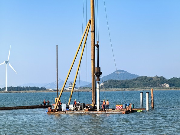向海图强丨上海旗华大型海上铝合金游艇码头...